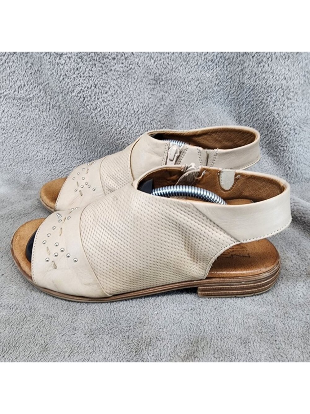 Miz Mooz Shoes Womens Size 8.5 Darcie Cream Leather Side Zip Sandals *Read*